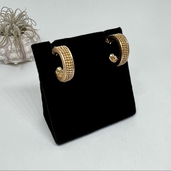 MVintage Gold Clip-On Hoop Earrings! - Picture 3 of 5